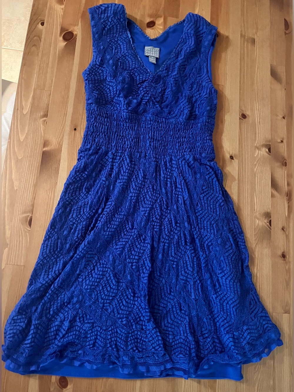 Small Rabbit Rabbit Rabbit Designs Blue Lace Sleeveless Dress with V Necklines